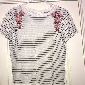 Semi-cropped Forever 21 embroidered top